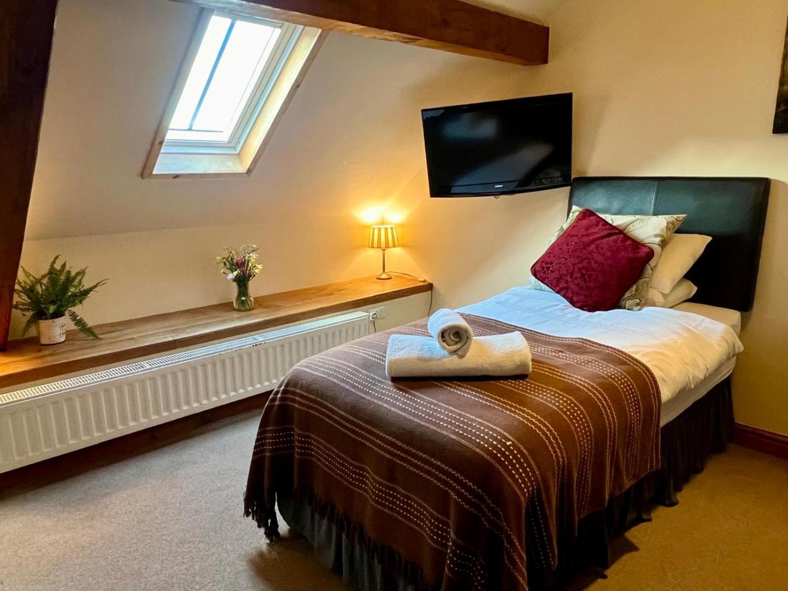 Dolgun Uchaf Historic B&B And Cottages In Snowdonia Dolgellau Exterior foto
