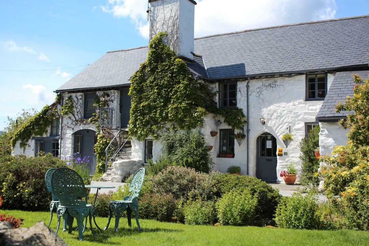 Dolgun Uchaf Historic B&B And Cottages In Snowdonia Dolgellau Exterior foto