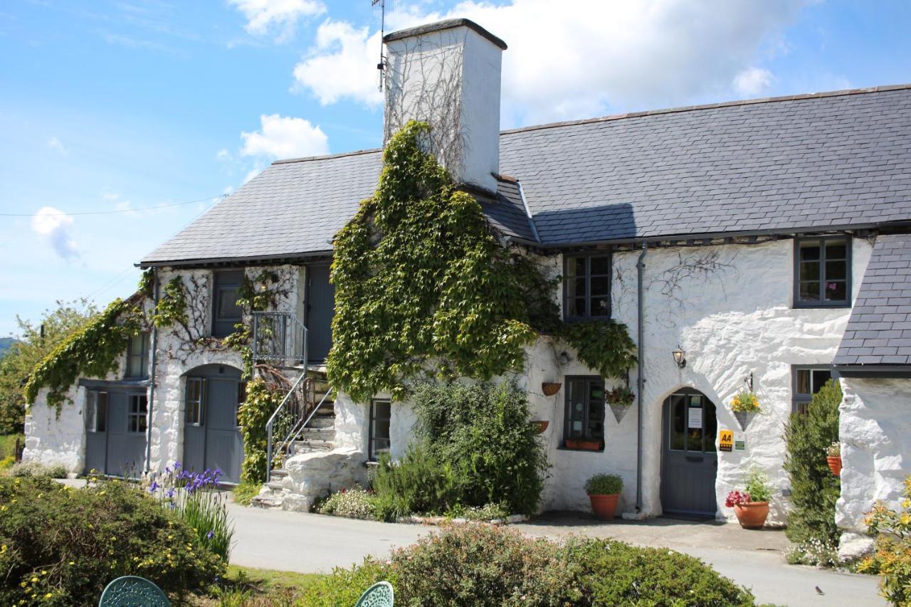 Dolgun Uchaf Historic B&B And Cottages In Snowdonia Dolgellau Exterior foto
